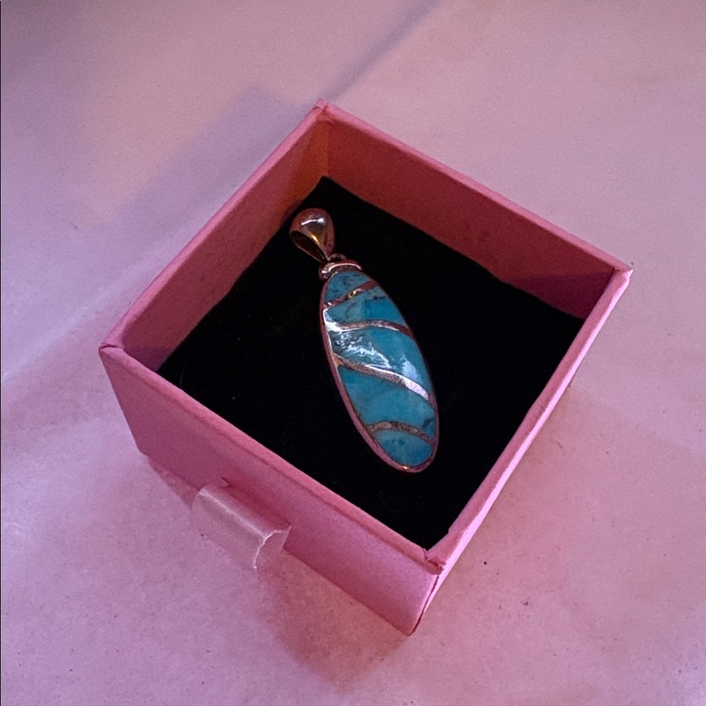 Vintage Sterling Sikver and Turquoise pendant like new